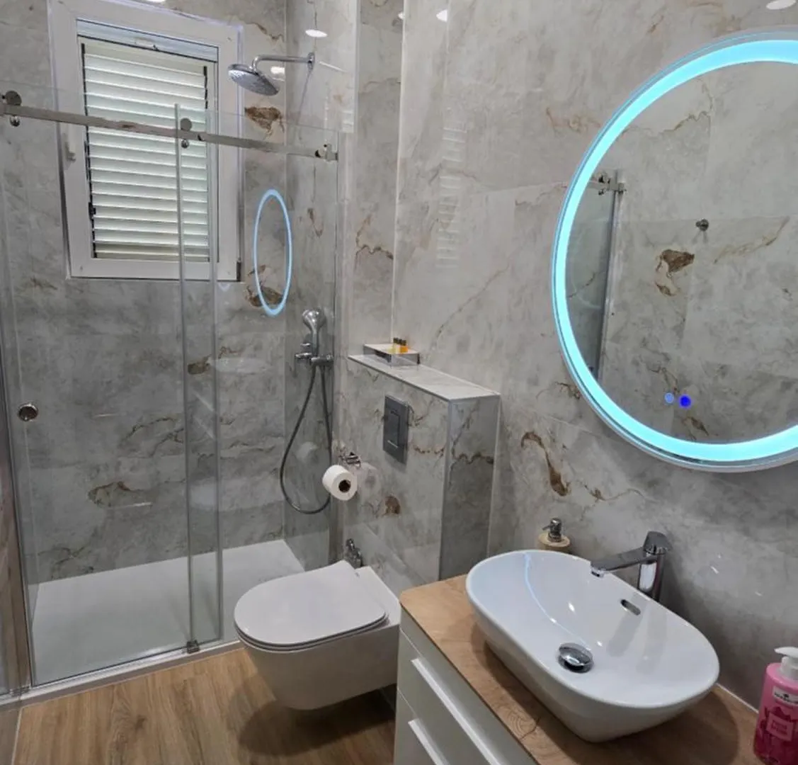 Blue Dolphin Apartment - Private Indoor Pool, Jacuzzi, Garden سبليت