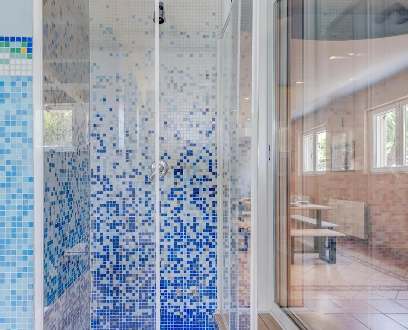 Blue Dolphin Apartment - Private Indoor Pool, Jacuzzi, Garden Сплит 0*,